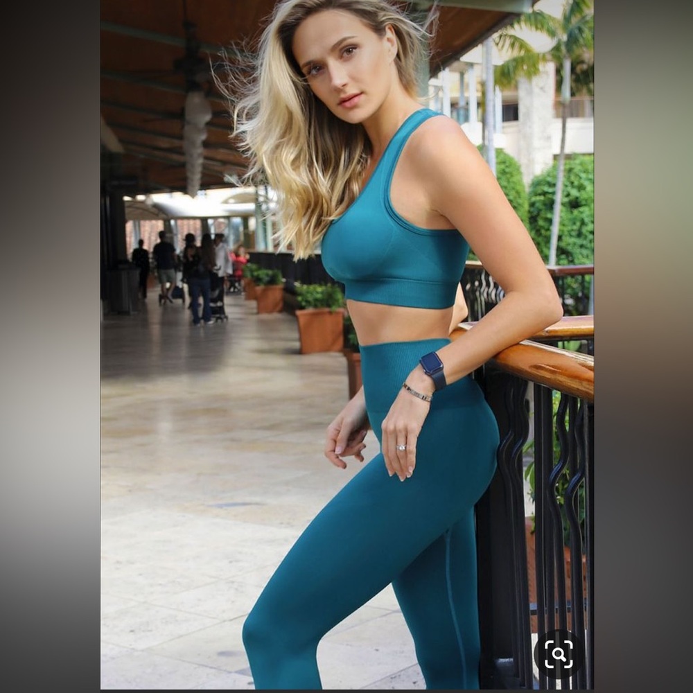 Lululemon Teal color leggings